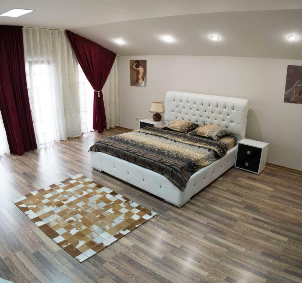 Penthouse De Lux Apartment ออราแด ภายนอก รูปภาพ